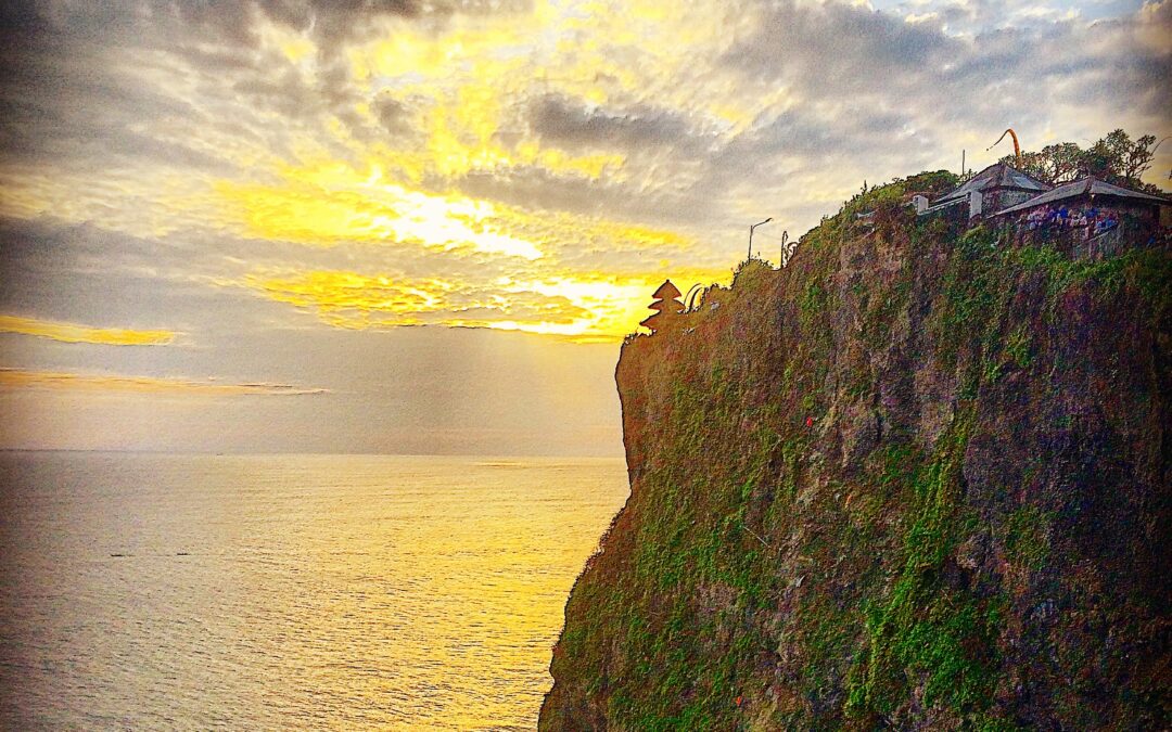 SEKAA TARI KECAK {ULUWATU, BALI}
